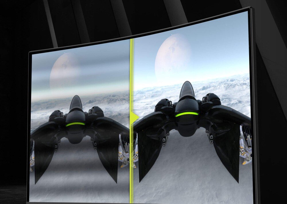 Monitor MSI MAG 321CQF E18 Monitor z podzielonym obrazem sceny z futurystycznym pojazdem, gdzie jedna strona jest ciemniejsza i mniej wyraźna, a druga jaśniejsza i ostrzejsza