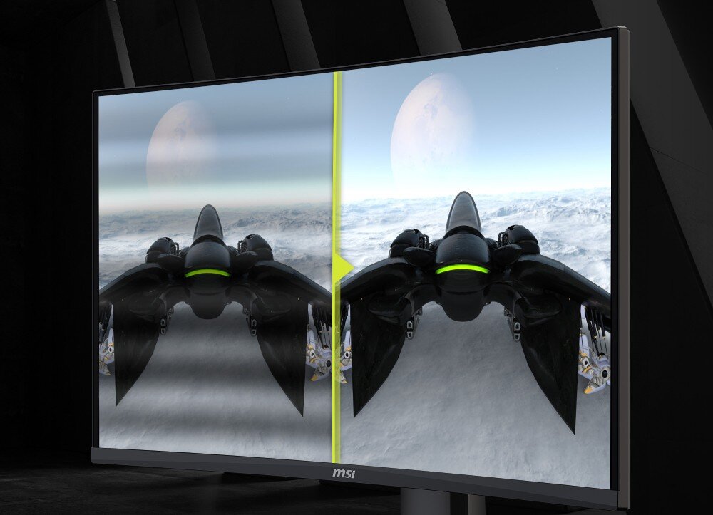 Monitor MSI MAG 276CPXF Porównanie obrazu przed i po: lewa strona z ciemniejszymi detalami, prawa z rozjaśnionymi szczegółami w cieniach przedstawiających myśliwiec