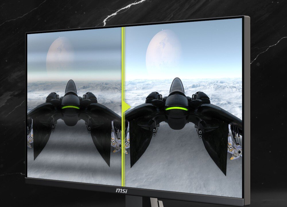 Monitor MSI MAG 255F E20 Porównanie jakości obrazu w grze kosmicznej gdzie lewa część ekranu jest rozmyta a prawa prezentuje ostry i wyraźny statek kosmiczny bez efektu smużenia