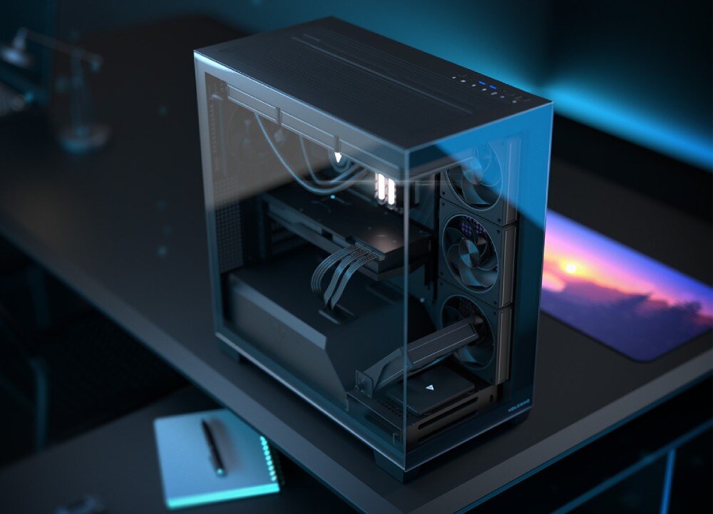 Obudowa MODECOM Volcano Stellar Midi Gotowy zestaw komputerowy z podświetleniem ustawiony na biurku w ciemnym pomieszczeniu