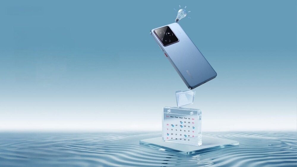 Smartfon REALME GT 7 nad taflą wody