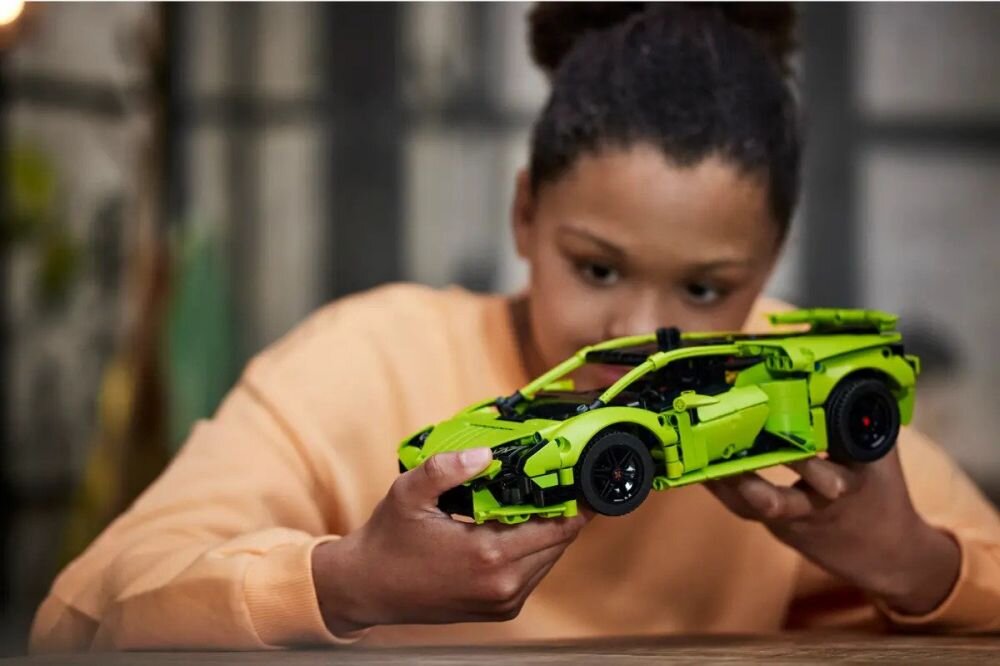 LEGO Technic Lamborghini Huracán Tecnica 42161 klocki elementy zabawa łączenie figurki akcesoria figurka zestaw