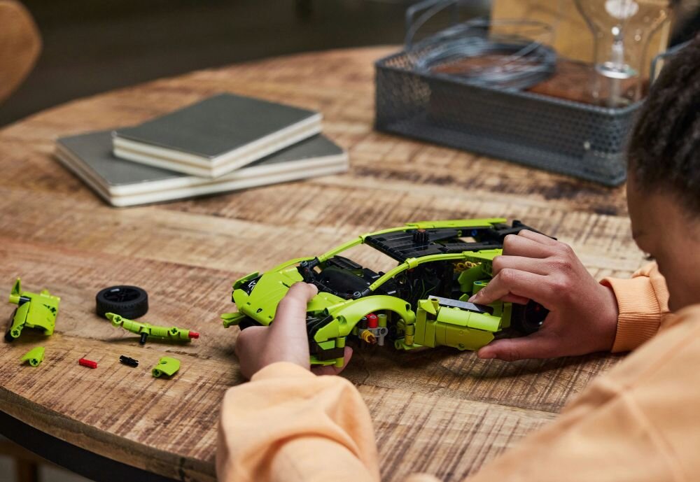 LEGO Technic Lamborghini Huracán Tecnica 42161 klocki elementy zabawa łączenie figurki akcesoria figurka zestaw