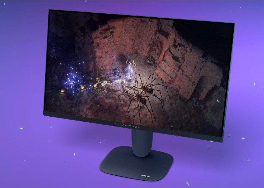 Monitor DELL Alienware AW2725DM Monitor prezentujący scenę z gry z wielkimi pająkami, ukazany na fioletowym tle z drobnymi, jasnymi elementami