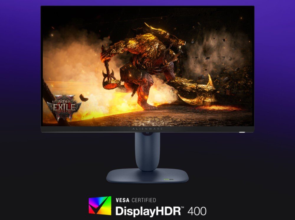 Monitor DELL Alienware AW2725DM Monitor prezentujący potwora z gry 'Path of Exile' w kłębach dymu, poniżej widoczne jest kolorowe logo certyfikatu VESA DisplayHDR 400