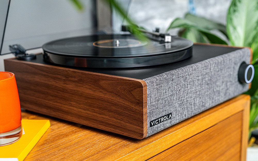 Gramofon VICTROLA VTA-78 - Bezprzewodowe możliwości, gramofon stojący na komodzie