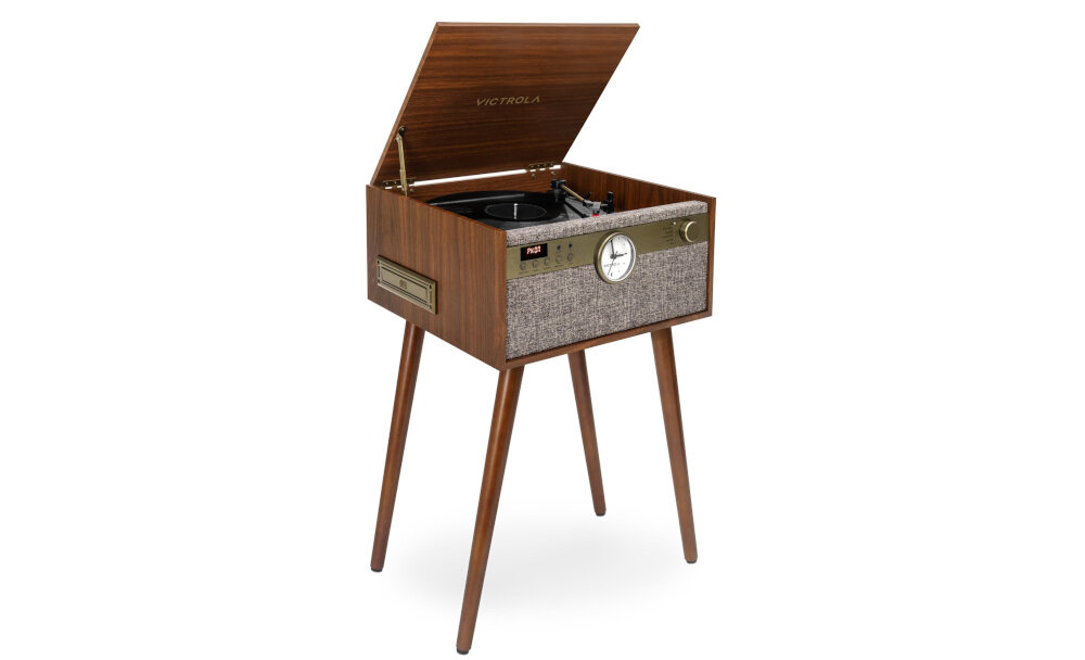 Gramofon VICTROLA VTA-835SB - Wszechstronne źródła dźwięku, gramofon po skosie na białym tle