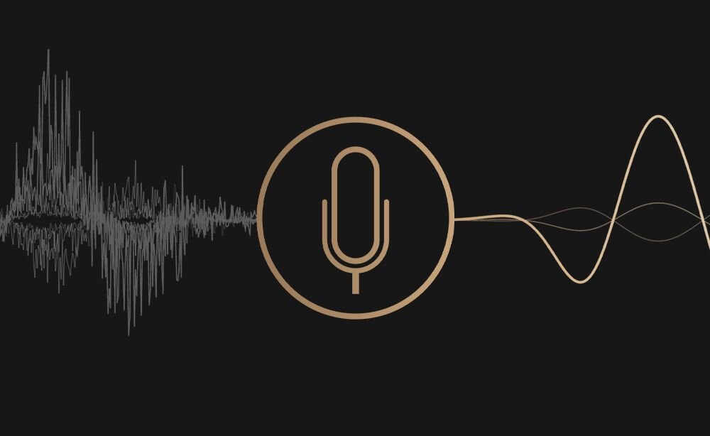 Grafika przedstawiająca ikonę mikrofonu w okręgu z falami dźwiękowymi na ciemnym tle, ilustrująca funkcję redukcji szumów i przetwarzanie audio AI - Redukcja szumów z AI ASUS