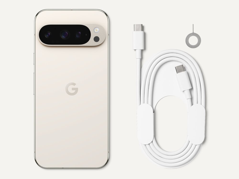 Na obrazie widać tylną część smartfona z logo \'G\' oraz biały kabel USB-C z metalowym pierścieniem. Smartfon ma trzy obiektywy aparatu umieszczone w poziomej czarnej ramce.