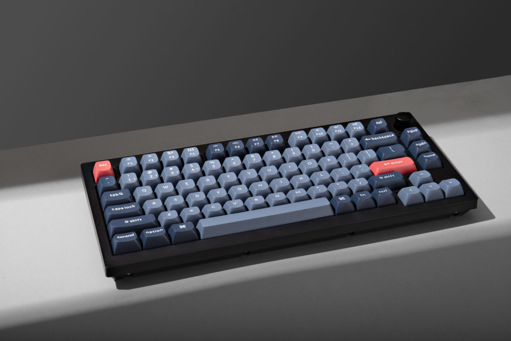 KEYCHRON V1M architekturze QMK/VIA niestandardowe skróty przypisywać makra Keychron Launcher dodatkowego oprogramowania macOS Windows mikrokontroler ARM 256 KB pamięci Flash częstotliwością odświeżania 1000 Hz