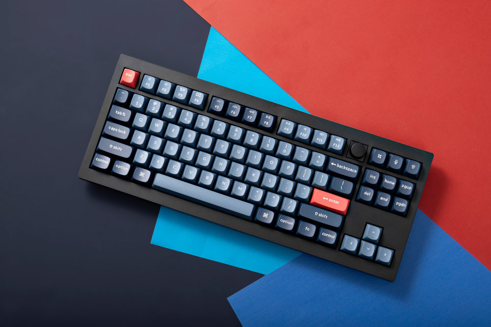 KEYCHRON V3M klawiatura na kolorwym tle, czarny czerwony niebieski