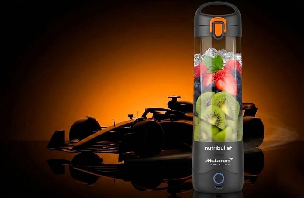 Blender personalny NUTRIBULLET Portable NBP003GO-MC na tle formuły 1