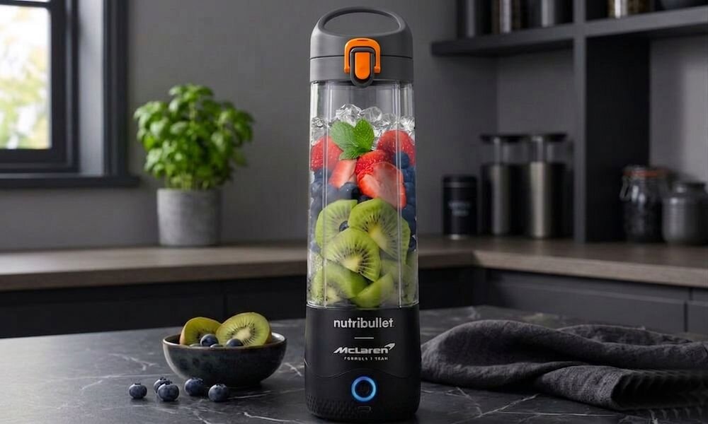 blender stojący w kuchni na blacie