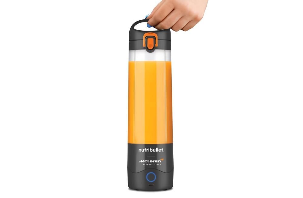 Blender trzymany za rączkę