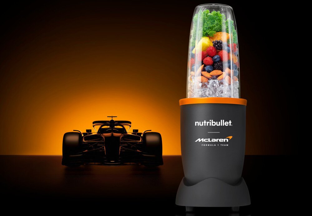 Blender personalny NUTRIBULLET NB907GO-MC McLaren F1 Team Pro 900 design tło prezentacja wizualizacja Zdrowe nawyki w Twoim rytmie