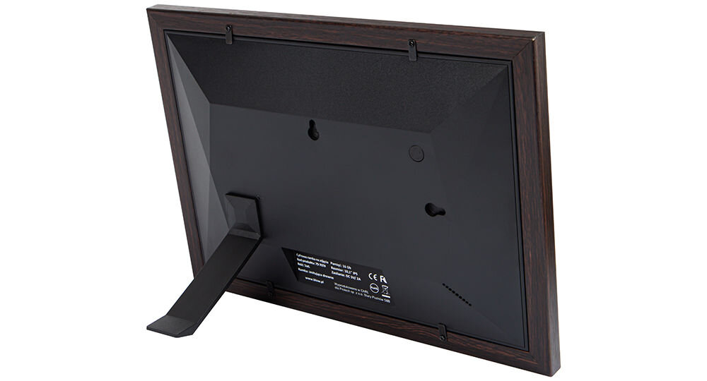 Ramka cyfrowa BLOW 10 Frameo Wi-fi Drewniana prezentacja ramki od tyłu pod kątem na białym tle drewniana obudowa rozmiar synchronizacja z aplikacją FRAMEO zasilanie sieciowe