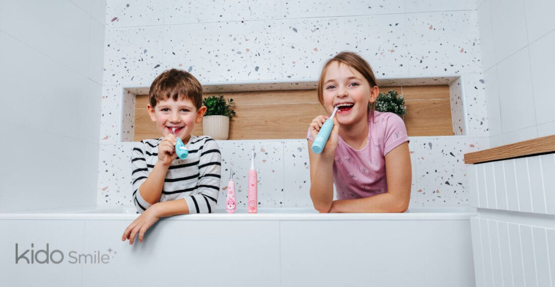 Szczoteczka soniczna CONCEPT Baby Kido Smile ZK3020 Niebieski wygląd design tło prezentacja wizualizacja Szczotkowanie pełne uśmiechu