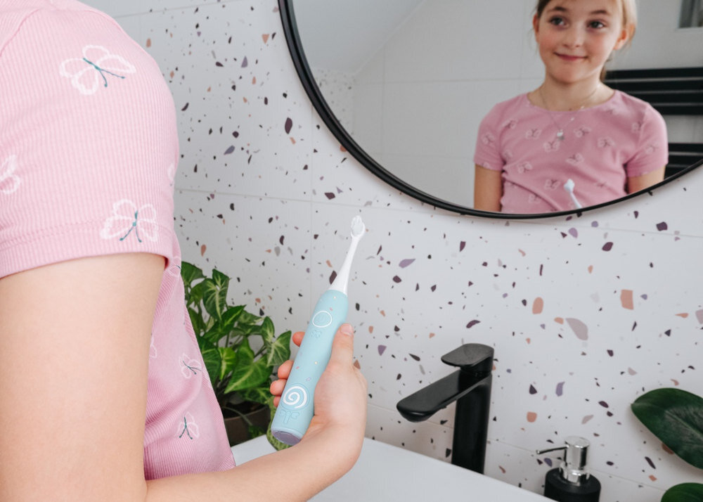 Szczoteczka soniczna CONCEPT Kids Kido Smile ZK6020 Niebieski Dostosowana do potrzeb dziecka Trzy tryby pracy codzienne czyszczeni delikatny tryb Soft masaż dziąseł wiek komfortowe i dostosowane
