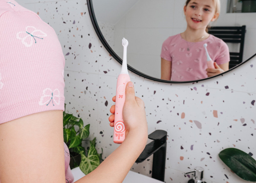 Szczoteczka soniczna CONCEPT Kids Kido Smile ZK6010 Różowy Dostosowana do potrzeb dziecka Trzy tryby pracy codzienne czyszczeni delikatny tryb Soft masaż dziąseł wiek komfortowe i dostosowane