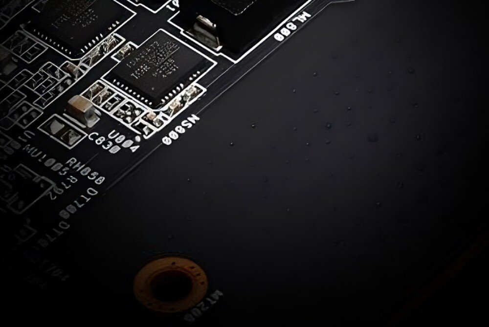 Karta graficzna ASROCK Radeon RX 9060 XT Steel Legend 16GB OC Fragment ciemnej płytki PCB z kilkoma układami scalonymi, płytka PCB, gęstość, konstrukcja