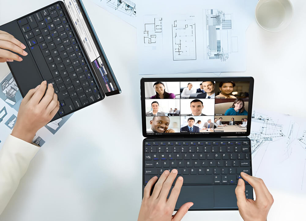 Tablet OSCAL Pad 7 10.1 cali 4/128 GB Wi-Fi LTE Szary prezentacja urządzenia w codziennym użytkowaniu na białym stole i kartkach z rysunkami technicznymi wideorozmowa obsługa Wi-Fi 5 GHz łączność 4G LTE stabilny dostęp do internetu możliwośc używania dwóch kart nanoSIM oraz karty microSD