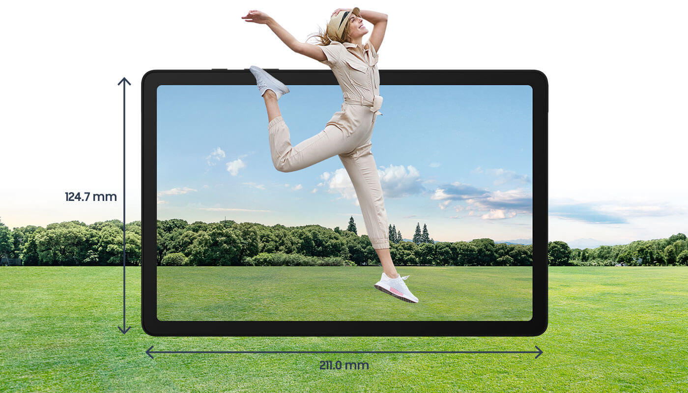 Kobieta skacząca po pustej drodze otoczonej drzewami. Za nią widać ramkę Galaxy Tab A9 Plus, która ilustruje duży i jasny wyświetlacz urządzenia. Kobieta skacząca po pustej drodze otoczonej drzewami. Za nią widać ramkę Galaxy Tab A9 Plus, która ilustruje duży i jasny wyświetlacz urządzenia.