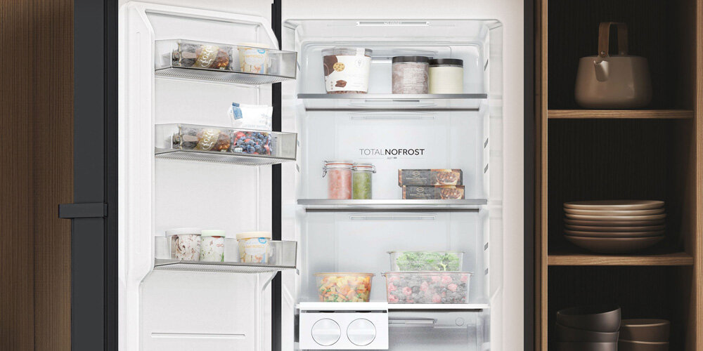 ZAMRAŻARKA HAIER H4F306DDH1L wnętrze otwarta półki szuflady balkoniki wyposażenie wnętrza estetyka wysoka jakość łatwe czyszczenie balkoniki na drzwiach 3 półki 4 szuflady