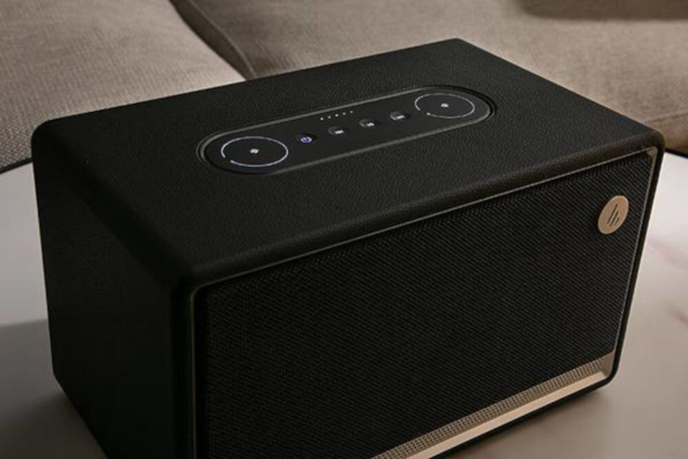 Głośnik mobilny EDIFIER ES300 przetworniki tweeter 33mm głośnik niskotonowy 116mm, głośnik stojący na stoliku w pomieszczeniu