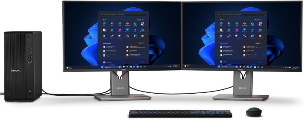 Komputer LENOVO ThinkCentre M70t Gen 6 Dwa monitory ustawione obok siebie, czarna obudowa komputera po lewej stronie, klawiatura i mysz z przodu, wszystko na szarym tle, karta graficzna, wyjścia wideo