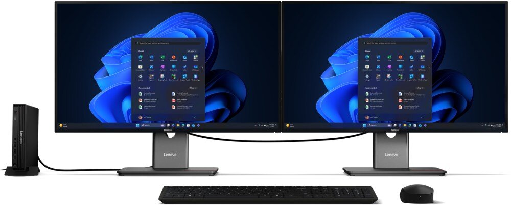 Komputer LENOVO ThinkCentre M70Q Gen 6 Stanowisko pracy z dwoma monitorami, klawiaturą i myszką podłączonymi do małego komputera stojącego pionowo w podstawce, łączność, Wi-Fi, Bluetooth, porty
