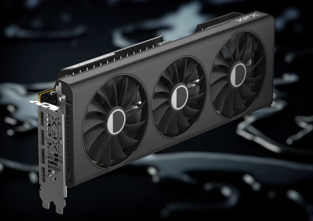 Komputer MAD DOG DEEPCOOL-A05DR32 Karta graficzna z trzema dużymi wentylatorami chłodzącymi, zawieszona na ciemnym tle, wydajność, architektura, procesory strumieniowe, wentylatory