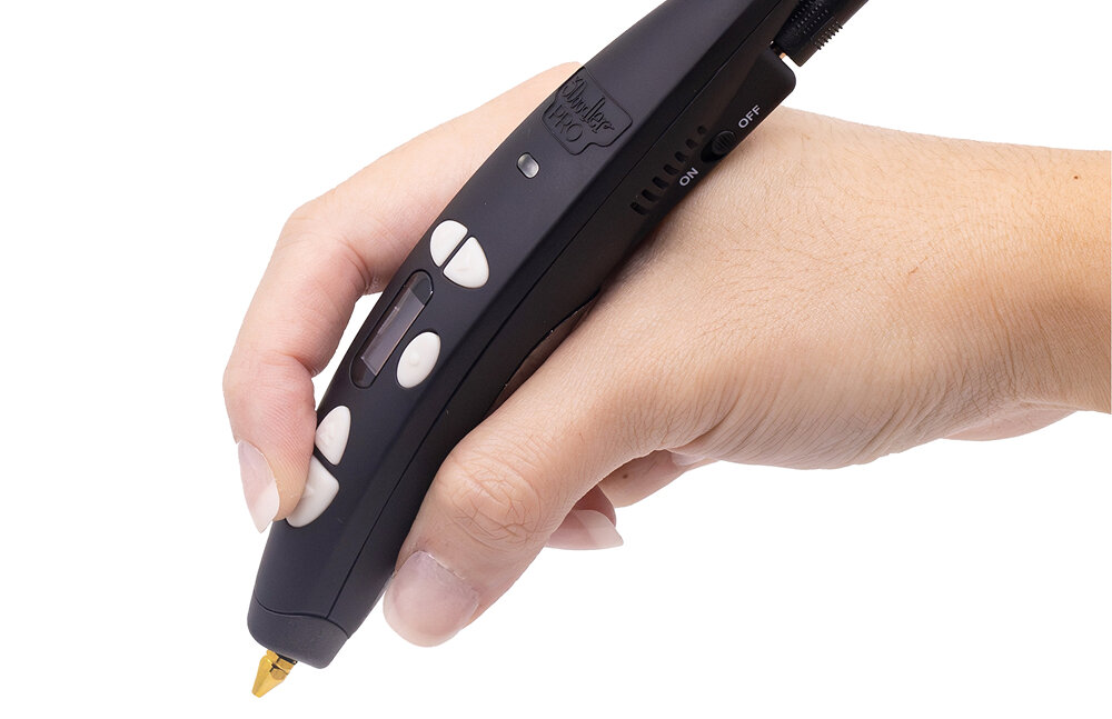 Ergonomiczny design długopisu 3Doodler PROIII podczas pracy