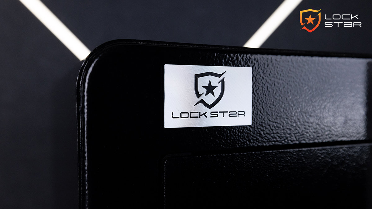 Sejf EXTRALINK Lockstar XP-45 czarnym 45 x 38 x 32 cm dwa klucze pojemnik na baterie dwie śruby rozporowe cztery podkładki pod stopy - naklejka lockstar