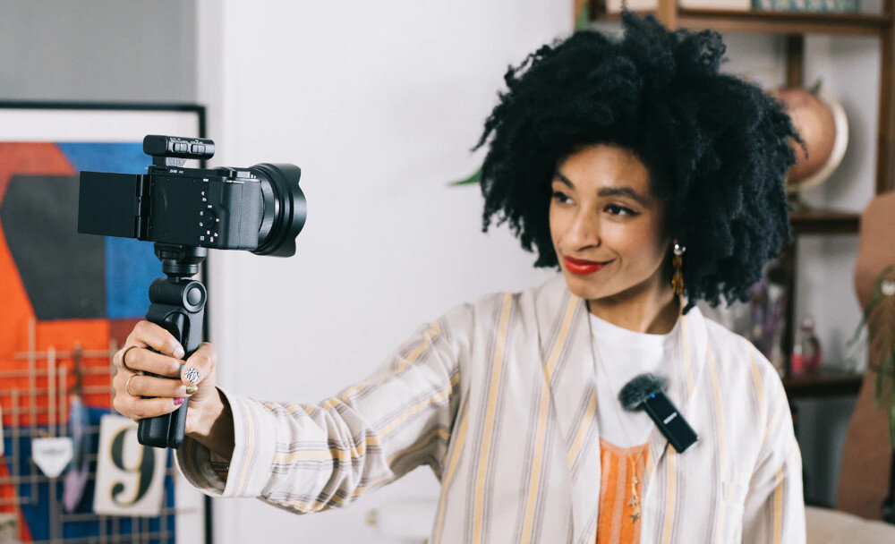 Aparat SONY ZV-E10LBD Czarny dzwiek mikrofon kierunkowy