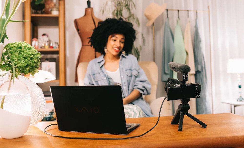 Aparat SONY ZV-E10LBD Czarny transmisja live na zywo