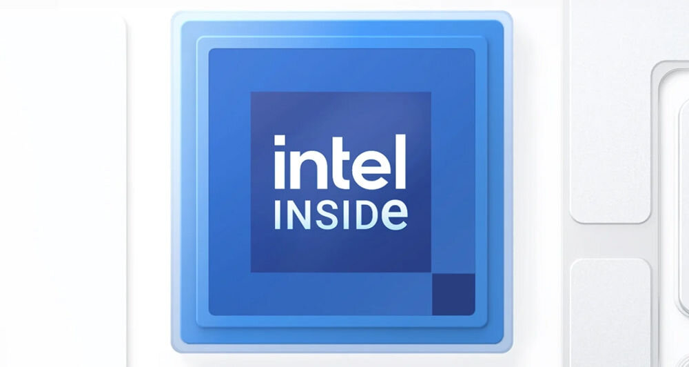 Serwer plików UGREEN NASync DXP4800 8GB RAM zbliżenie na procesor na jasnym tle 4-rdzeniowy procesor Intel N100 do 3,4 GHz, 8 GB RAM DDR5 z możliwością rozbudowy do 16 GB, stabilne działanie przy wielozadaniowości, system operacyjny UGOS Pro na module eMMC 32 GB płynność pracy
