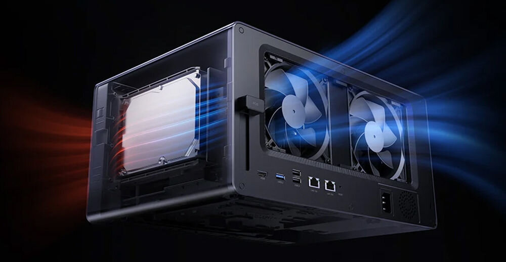 Serwer plików UGREEN NASync DXP8800 Plus 8GB RAM prezentacja odprowadzania ciepła przez wentylator urządzenie na ciemnym tle konstrukcja z wytrzymałego stopu aluminium trwałość stabilne warunki pracy odprowadzanie ciepła magnetyczny filtr przeciwkurzowy chroni wnętrze inteligentne wentylatory z trzeba trybami pracy wysuwane tacki na dyski szybki montaż