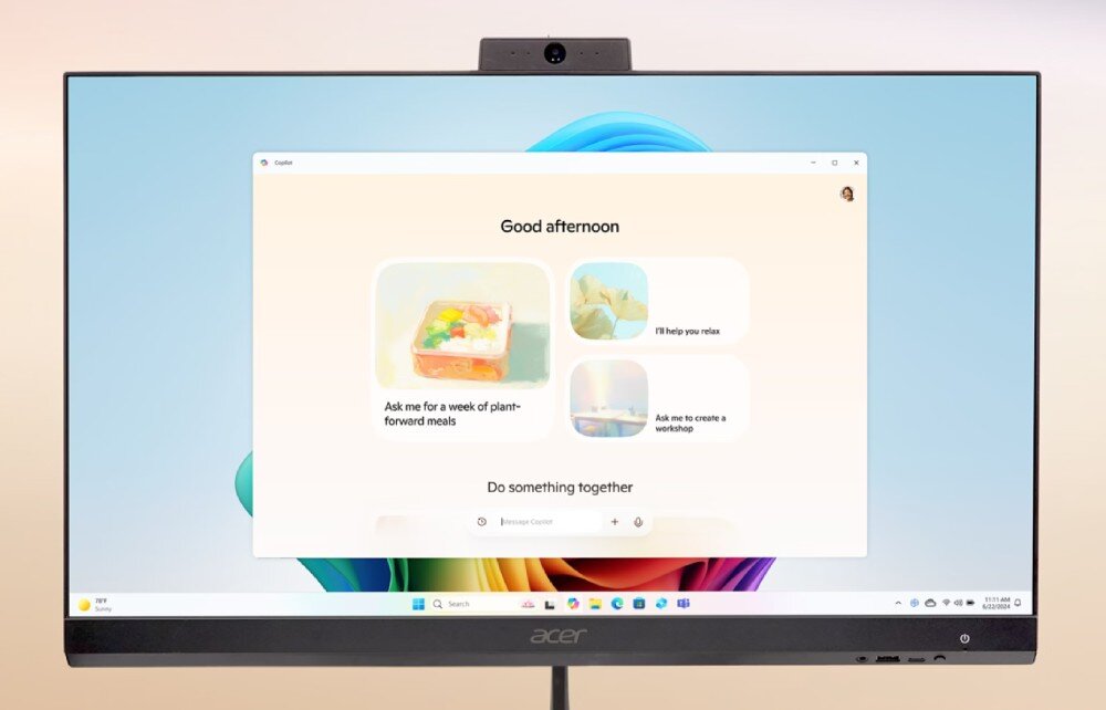 Komputer ACER Aspire C24-2YE13U5UNL Komputer all-in-one z wyświetlonym ekranem powitalnym systemu Windows, widoczna kamera internetowa na górze obudowy, łączność, Wi-Fi, Bluetooth