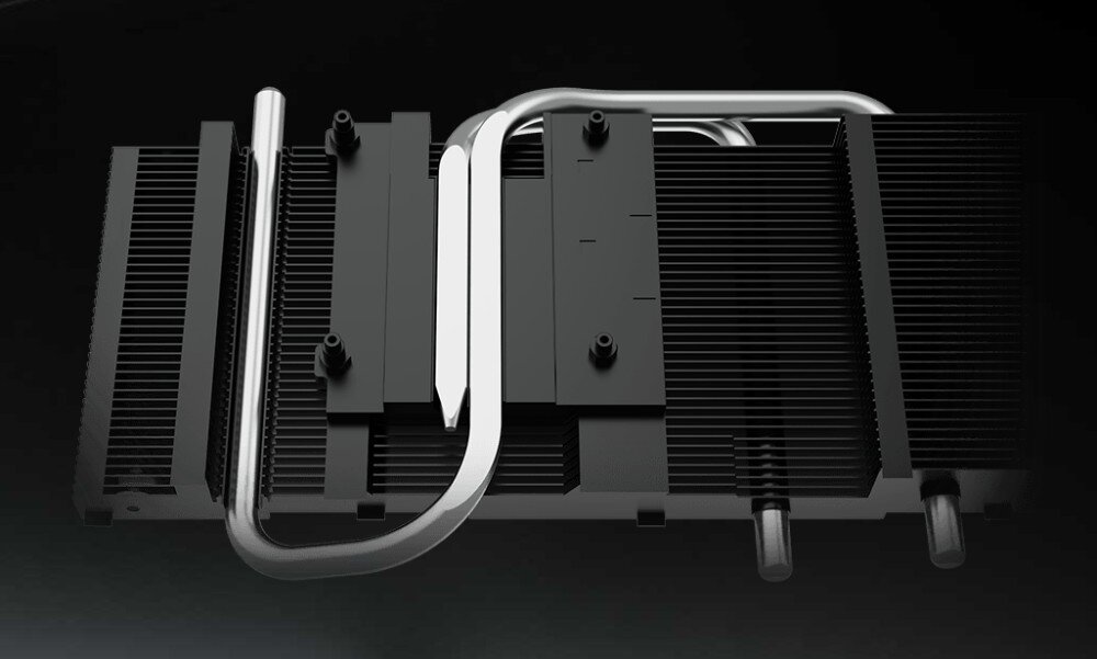 Karta graficzna MSI GeForce RTX 5060 Ti Ventus 2X OC Plus 8GB Odsłonięty radiator karty graficznej z aluminiowymi żeberkami i rurkami cieplnymi, ujęty z góry, na ciemnym tle, radiator, płyta bazowa, ciepłowody