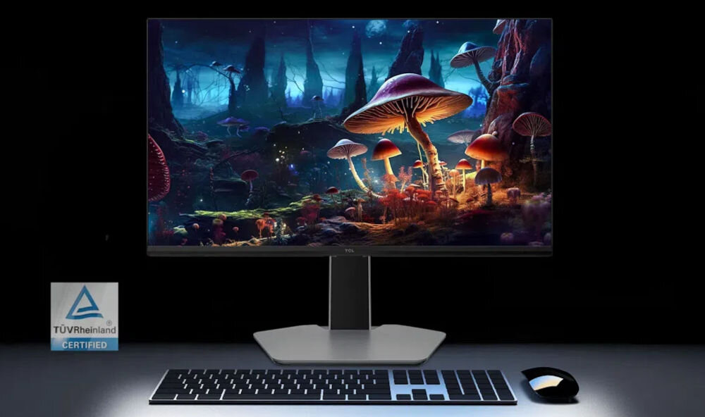 Monitor TCL 25G64 25 cali 1920x1080px IPS 300Hz 1 ms [GTG] prezentacja monitora na ciemnym tle z klawiaturą i myszką certyfikaty Low Blue Light Flicker-Free TÜV Rheinland tryb ochrony wzroku ograniczenie emisji niebieskiego światła eliminacja efektu migotania wsparcie komfortu