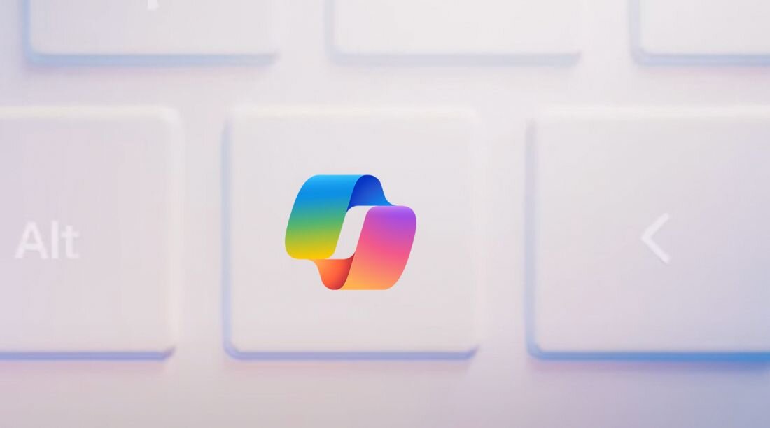 Zbliżenie na klawiaturę laptopa Acer Swift Go 14 AI z dedykowanym klawiszem Copilot w kolorze tęczy, widoczne logo AI na białym tle, podkreślające funkcje sztucznej inteligencji i integrację z Microsoft Copilot. – Funkcja Copilot AI asystent