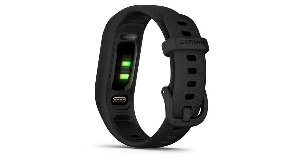 Czarny smartband z widocznym logo \'GARMIN\' na pasku oraz zielonymi diodami na spodzie urządzenia.