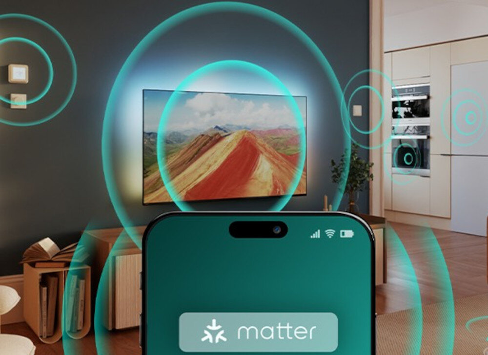 PHILIPS 65MLED920 Matter Smart Home sterowanie głosem, telewizor zawieszony na ścianie w pomieszczeniu, smartfon