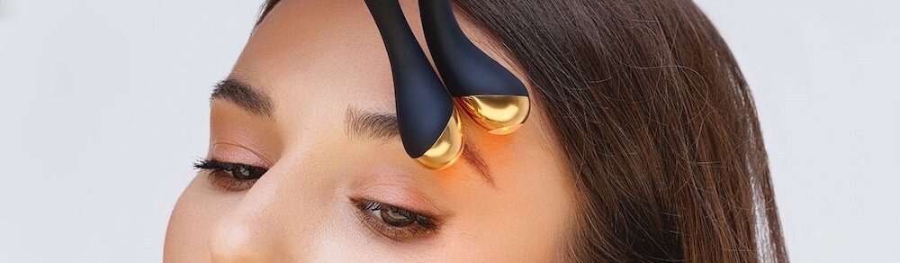 Urządzenie do liftingu twarzy DIFORO Amirta Czarno-złoty + kuferek na kosmetyki Bordowy skuteczne odmładzanie, ujędrnienie skóry, zdrowy wygląd skóry