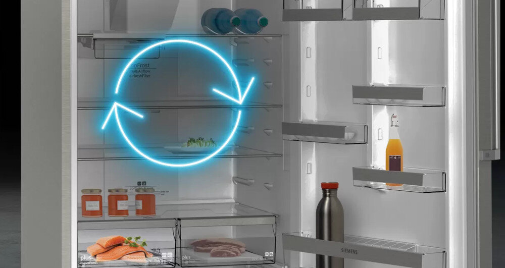 LODÓWKA SIEMENS KF96RSBEA Wnętrze lodówki pokazane z ikoną obiegu powietrza oznacza stałą wymianę chłodu. Na półkach widoczne są produkty świeże i pakowane kompresor inwerterowy cicha praca 39 dB wydajność oszczędność energii trwałość