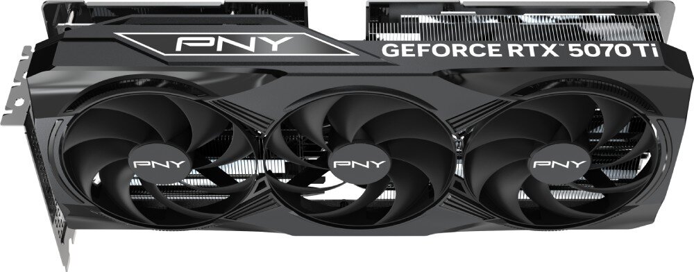 Karta graficzna PNY GeForce RTX 5070 Ti OC Triple Fan Plus 16GB Widok z boku karty graficznej z napisem 'GEFORCE RTX 5070 Ti' i 'PNY' na górnej krawędzi, widoczne trzy wentylatory