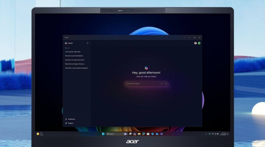 Laptop biznesowy Acer TravelMate z interfejsem Microsoft Copilot na ekranie Hey good afternoon How can I help you today na ciemnym tle Chat with Copilot panel boczny z opcjami produktywności na niebieskim abstrakcyjnym tle z efektami świetlnymi - Copilot Cocreator Recall