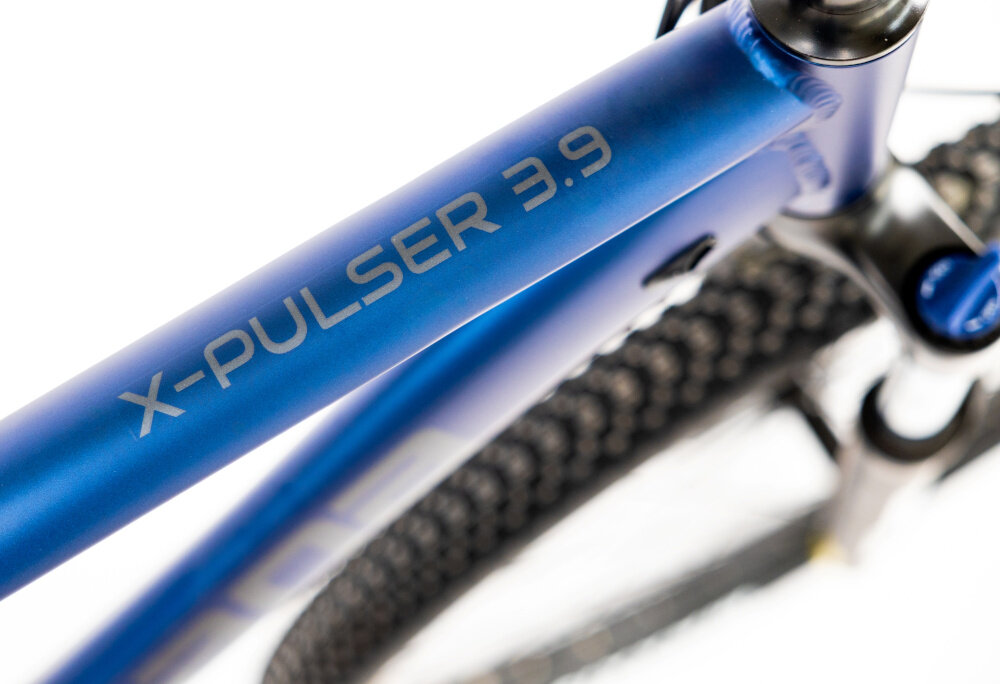 Rower górski MTB INDIANA X-Pulser 3.9 M21 29 cali męski Granatowo-srebrny zbliżenie na ramę 21-calowa aluminiowa ramę rower zwinny lekki łatwo go podnieść odporność na korozję wybór rozmiaru ramy Twój wzrost mierzony w zrelaksowanej pozycji typ roweru dla osób o wzroście od 180 do 190 cm