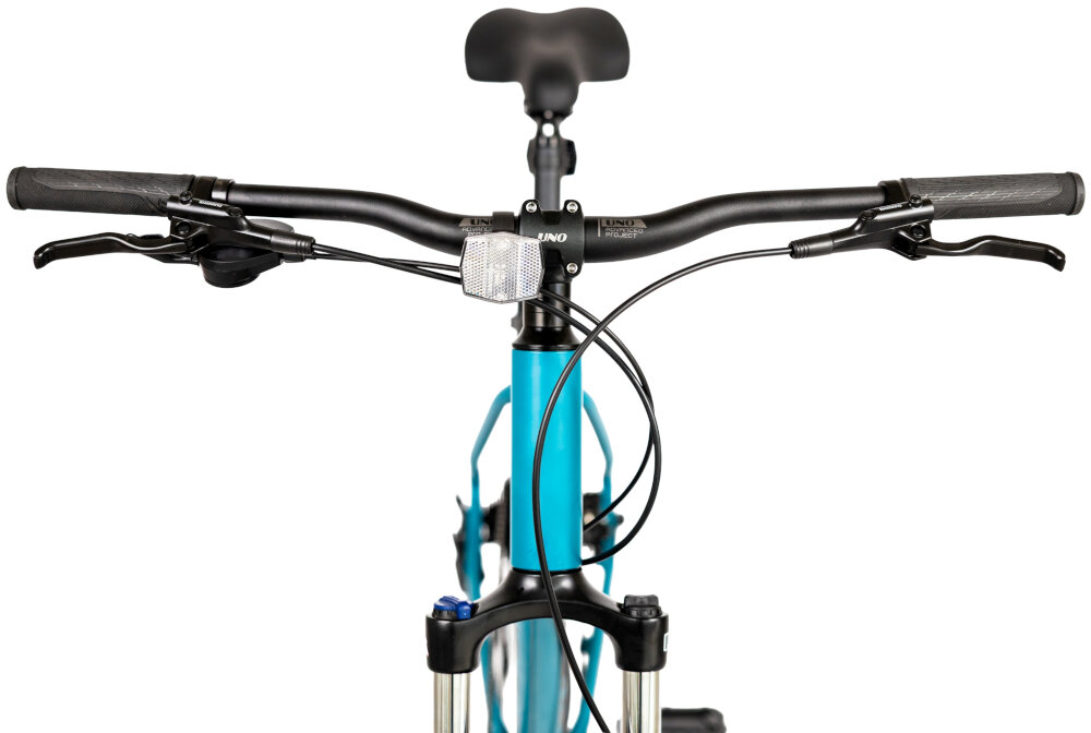 Rower górski MTB INDIANA X-Pulser 3.9 D18 29 cali damski Niebiesko-czarny zbliżenie na kierownicę kierownica widoczna od przodu kierownica marki UNO typu HBRB11 aluminiowy wspornik UNO typu UNOAS031 lekkość trwałość manetki pokryte antypoślizgowym materiałem pewny chwyt