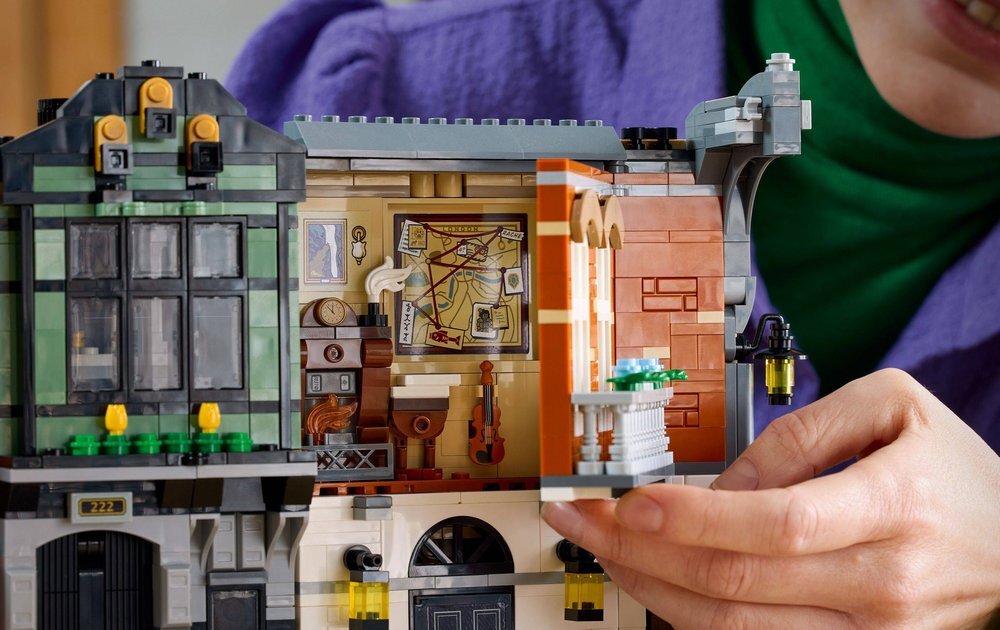 LEGO 10351 ICONS Sherlock Holmes: Book nook drzwi do kryjówki profesora Moriarty’ego 221B 